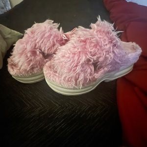 Ugg furry sandals